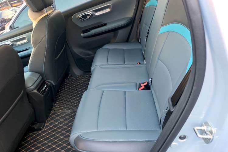 Used AION Y 2023 Younger Star Edition Left Rear Seat