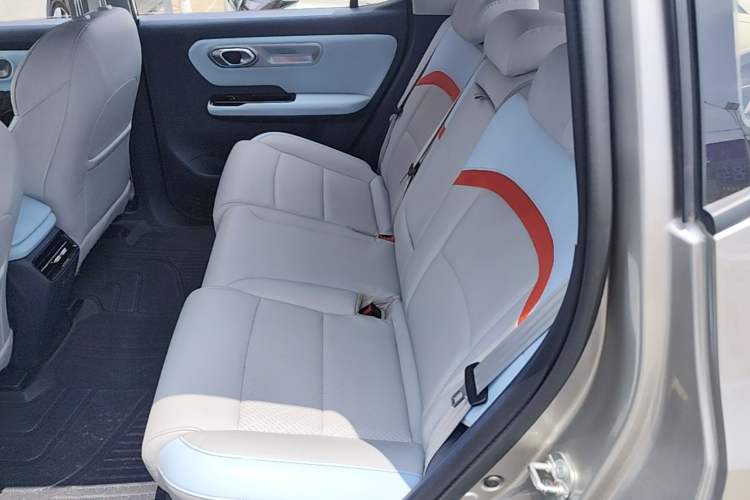 Used AION Y 2023 Plus 510 Tech Edition Left Rear Seat