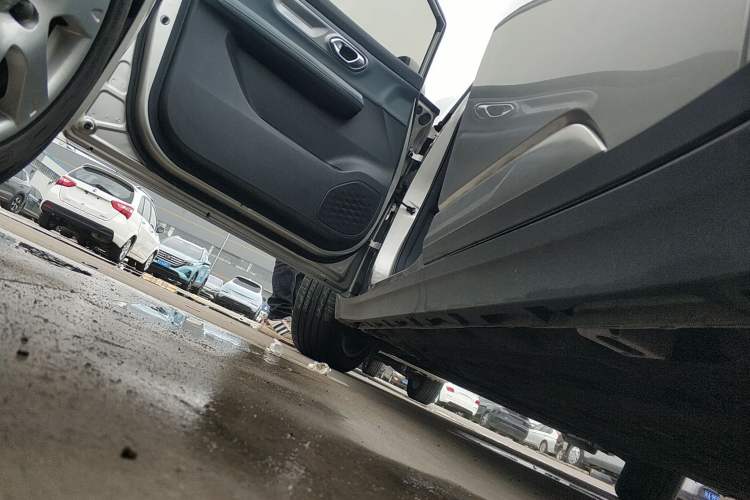 Used AION Y 2023 Plus 510 Smart Edition Left Side Sill