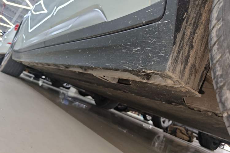 Used AION Y 2023 Younger Left Side Sill