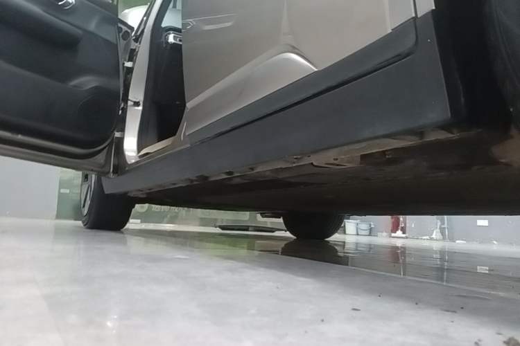 Used AION Y 2023 Younger Left Side Sill