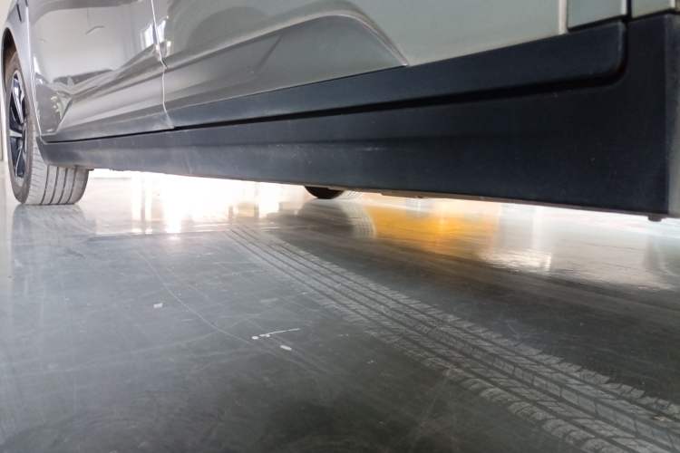 Used AION Y 2023 Plus 510 Smart Edition Left Side Sill