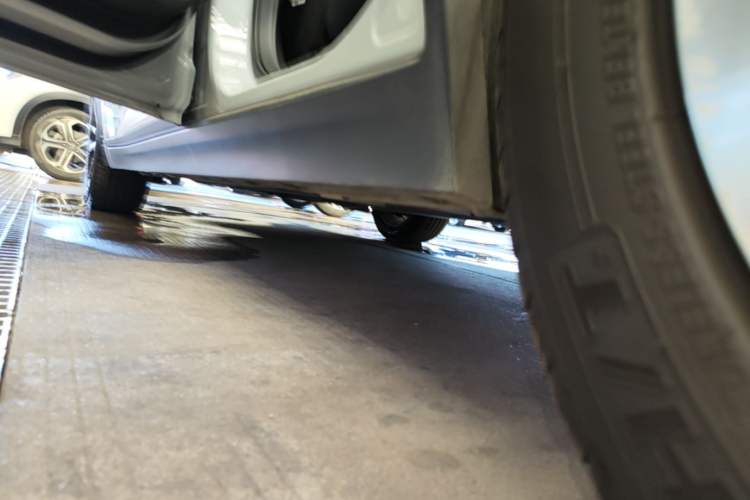 Used AION Y 2023 Plus 510 Smart Edition Left Side Sill