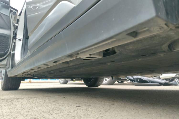 Used AION Y 2023 Plus 510 Executive Edition Left Side Sill
