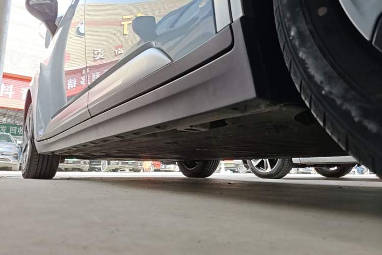 Used AION Y 2023 Plus 610 Enjoy Edition Left Side Sill