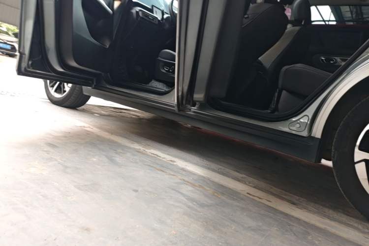 Used AION Y 2023 Plus 510 Smart Edition Left Side Sill