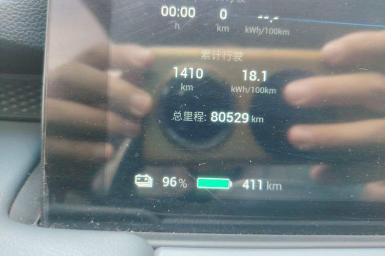 Used AION Y 2023 Younger Odometer Close Up