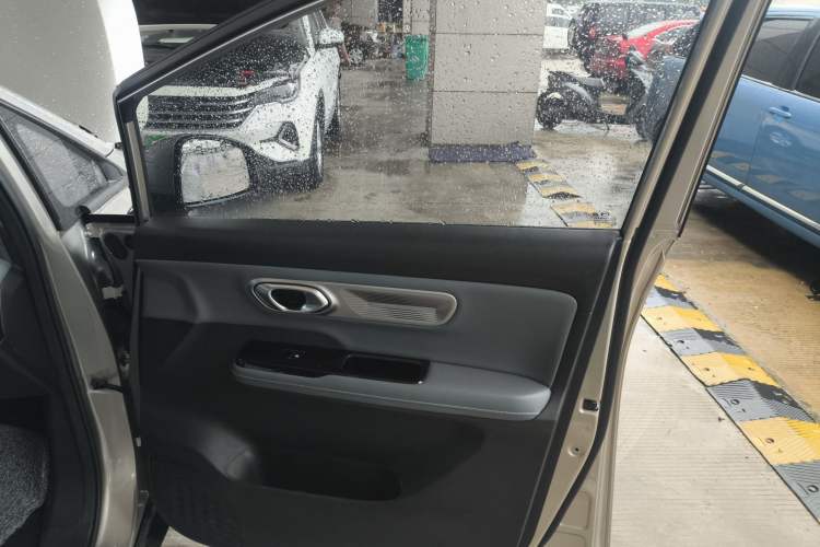 Used AION Y 2023 Plus 510 Smart Edition Right Front Door Interior