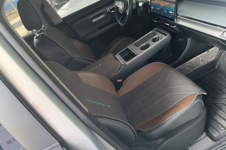 Used AION Y 2023 Younger Star Edition Right Front Seat