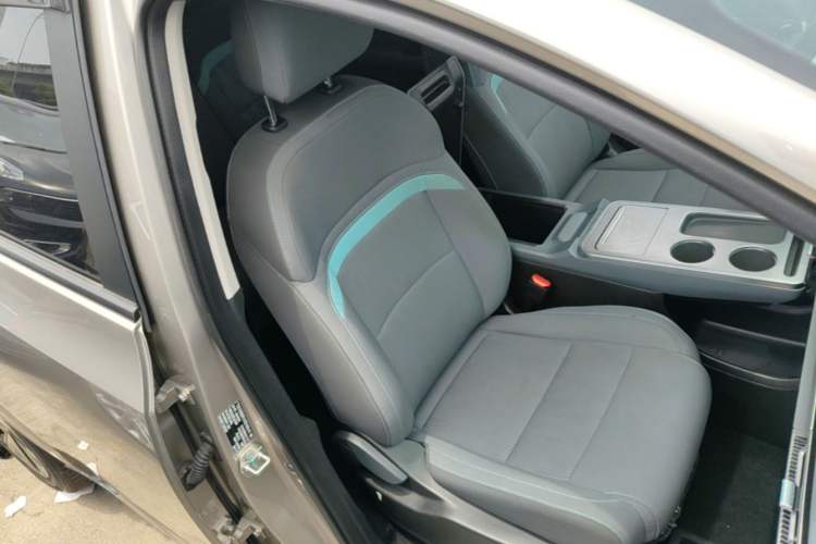 Used AION Y 2023 Plus 510 Executive Edition Right Front Seat
