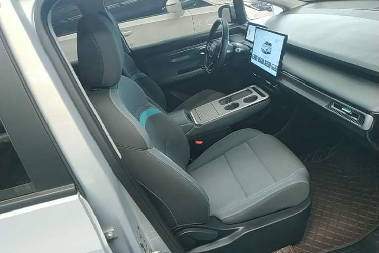 Used AION Y 2023 Younger Right Front Seat