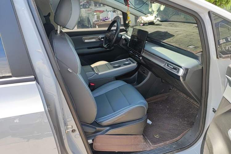 Used AION Y 2023 Plus 510 Smart Edition Right Front Seat