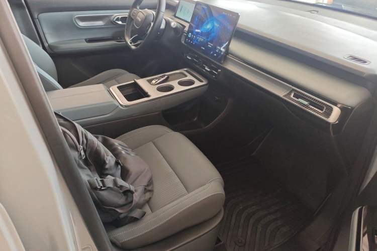 Used AION Y 2023 Plus 510 Enjoy Edition Right Front Seat