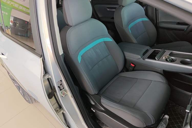 Used AION Y 2023 Younger Right Front Seat