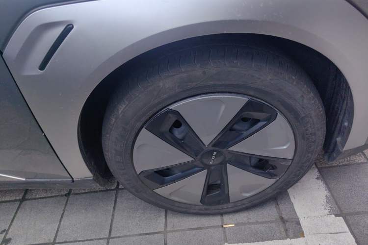 Used AION Y 2023 Plus 510 Enjoy Edition Right Front Wheel Hub