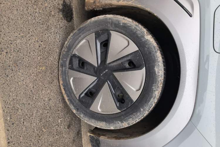 Used AION Y 2023 Plus 610 Enjoyment Edition Ternary Lithium Right Front Wheel Hub