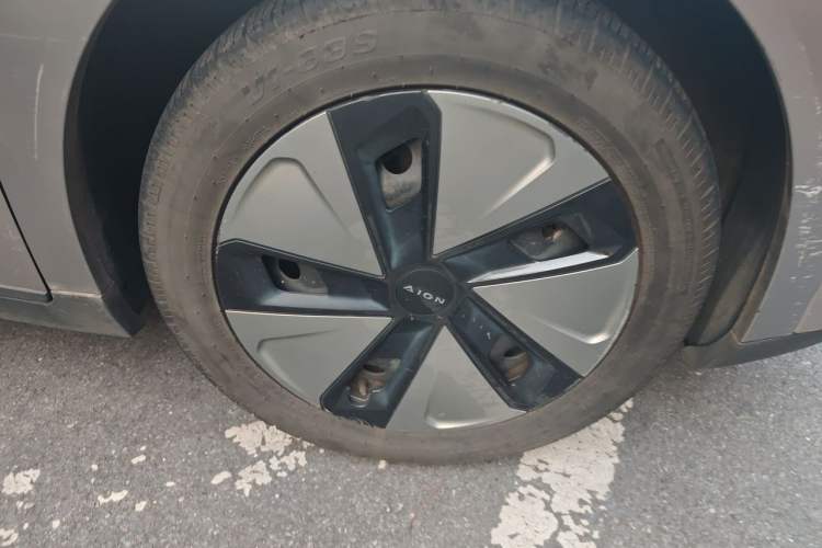 Used AION Y 2023 Plus 510 Enjoy Edition Right Front Wheel Hub