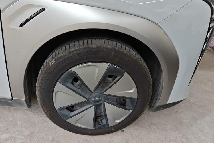 Used AION Y 2023 Plus 510 Enjoy Edition Right Front Wheel Hub