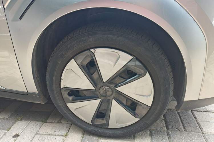 Used AION Y 2023 Plus 510 Enjoy Edition Right Front Wheel Hub