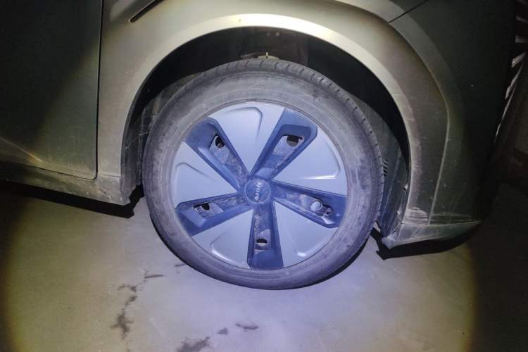 Used AION Y 2023 Plus 510 Enjoy Edition Right Front Wheel Hub