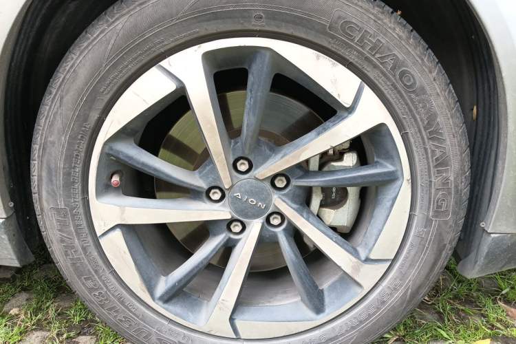 Used AION Y 2023 Plus 510 Smart Edition Right Front Wheel Hub