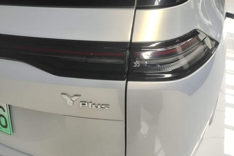 Used AION Y 2023 Younger Star Edition Right Rear Taillight