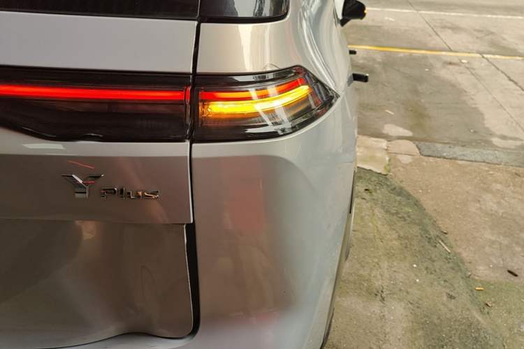 Used AION Y 2023 Younger Star Edition Right Rear Taillight