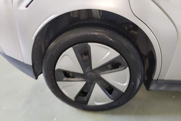 Used AION Y 2023 Plus 510 Enjoy Edition Right Rear Wheel Hub