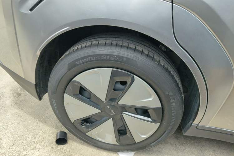 Used AION Y 2023 Plus 510 Executive Edition Right Rear Wheel Hub