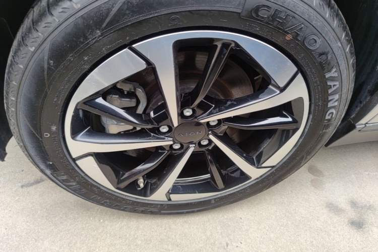 Used AION Y 2023 Plus 510 Smart Edition Right Rear Wheel Hub