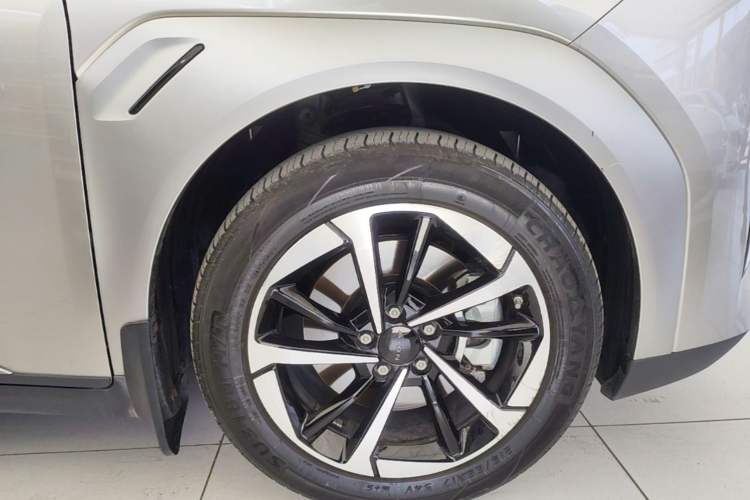 Used AION Y 2023 Plus 510 Smart Edition Right Rear Wheel Hub