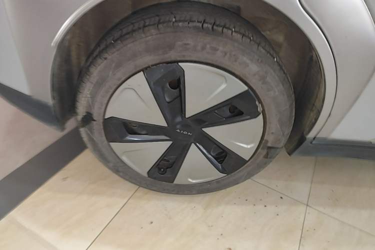 Used AION Y 2023 Plus 610 Enjoyment Edition Ternary Lithium Right Rear Wheel Hub