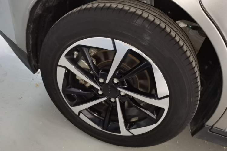 Used AION Y 2023 Plus 510 Smart Edition Right Rear Wheel Hub