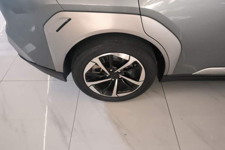 Used AION Y 2023 Plus 510 Smart Edition Right Rear Wheel Hub