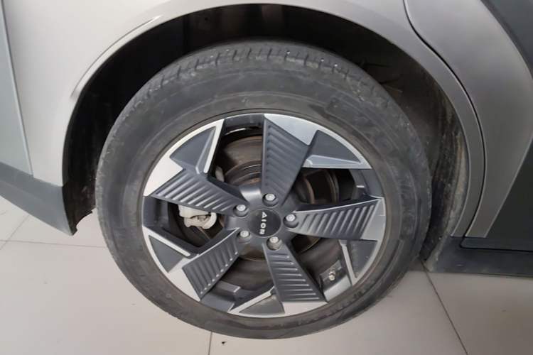 Used AION Y 2023 Plus 510 Enjoy Edition Right Rear Wheel Hub