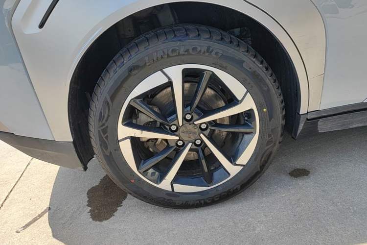 Used AION Y 2023 Plus 510 Smart Edition Right Rear Wheel Hub