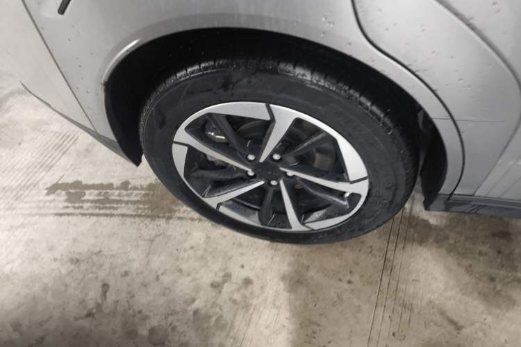 Used AION Y 2023 Plus 510 Smart Edition Right Rear Wheel Hub