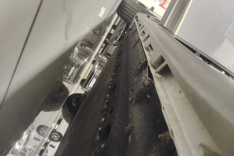 Used AION Y 2023 Younger Star Edition Right Side Sill
