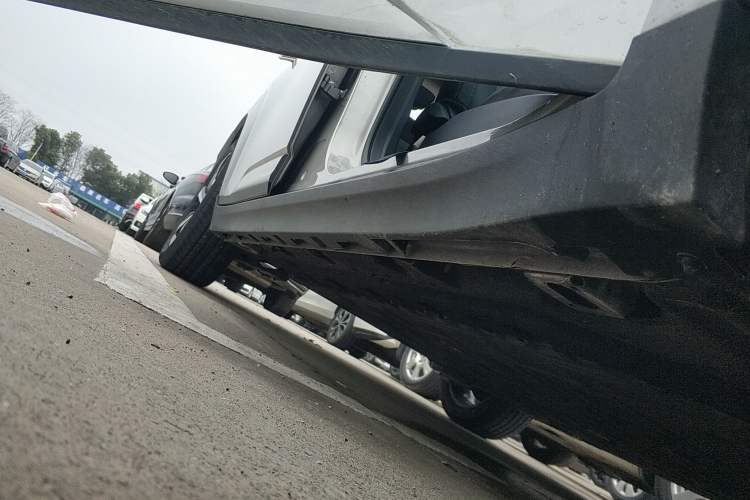 Used AION Y 2023 Plus 510 Smart Edition Right Side Sill
