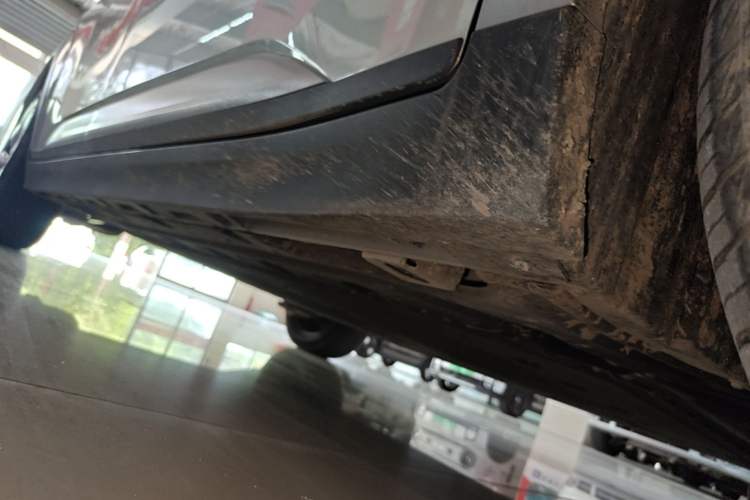 Used AION Y 2023 Younger Right Side Sill