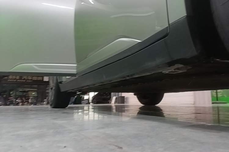 Used AION Y 2023 Younger Right Side Sill