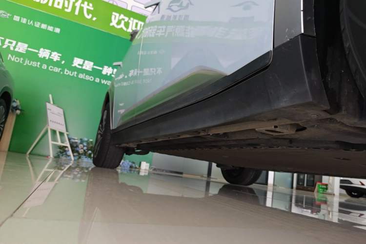 Used AION Y 2023 Younger Right Side Sill