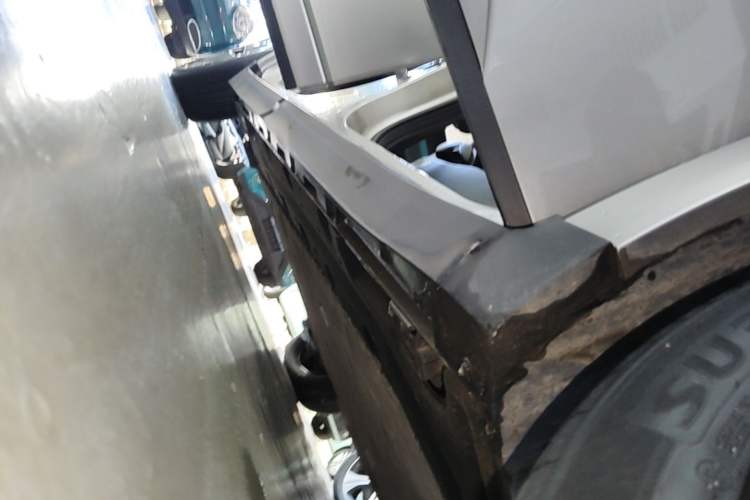 Used AION Y 2023 Plus 510 Enjoy Edition Right Side Sill