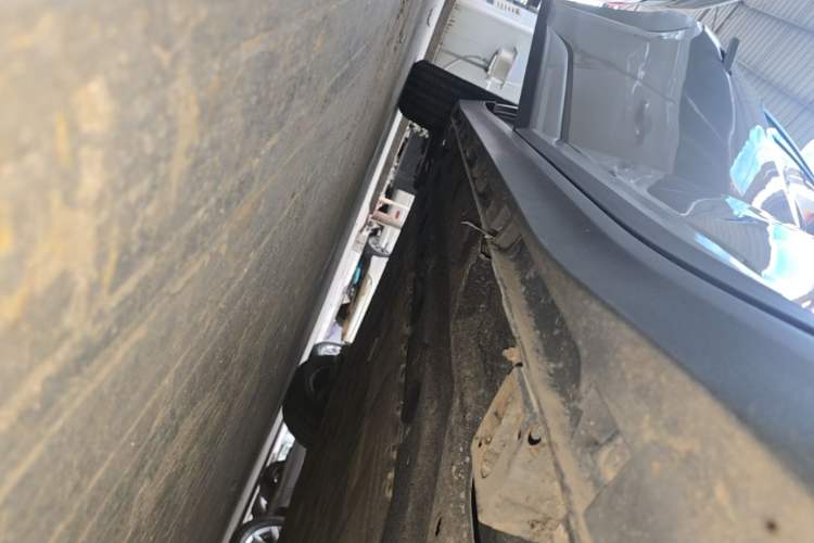 Used AION Y 2023 Plus 510 Enjoy Edition Right Side Sill