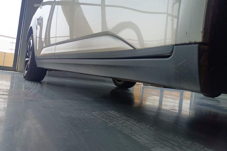 Used AION Y 2023 Plus 510 Smart Edition Right Side Sill