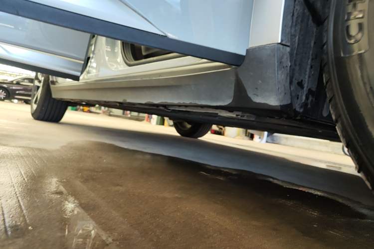 Used AION Y 2023 Plus 510 Smart Edition Right Side Sill