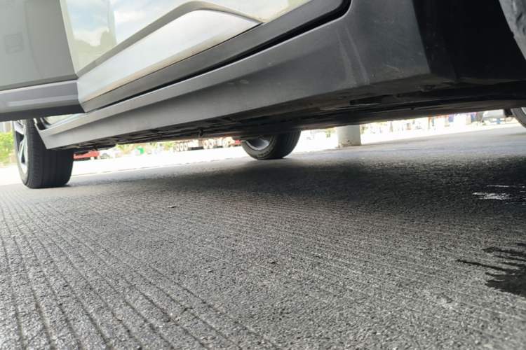 Used AION Y 2023 Younger Star Edition Right Side Sill