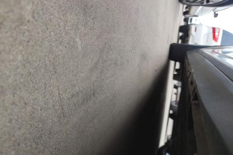 Used AION Y 2023 Plus 510 Smart Edition Right Side Sill