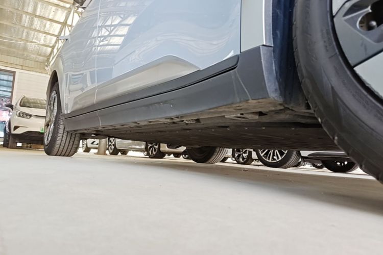 Used AION Y 2023 Plus 610 Enjoy Edition Right Side Sill