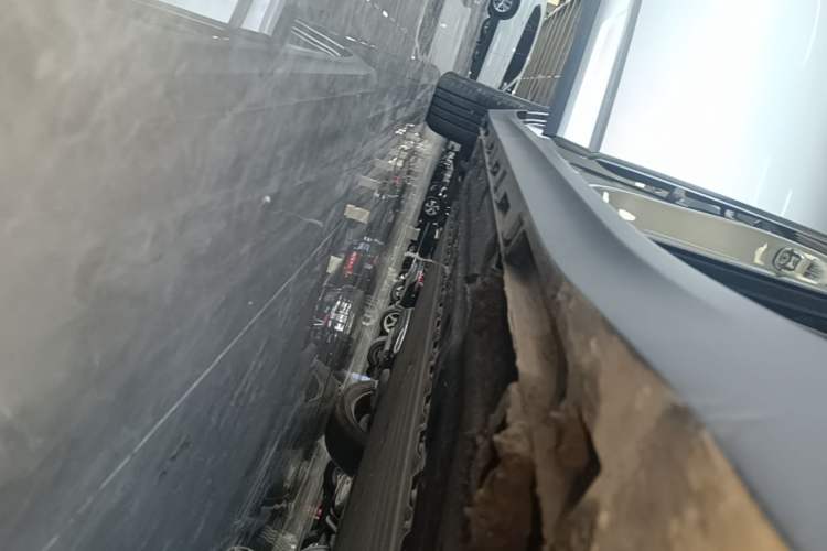 Used AION Y 2023 Younger Right Side Sill